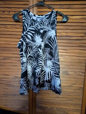 Workshop Woman's Sleeveless Black & White Floral Top Size Medium